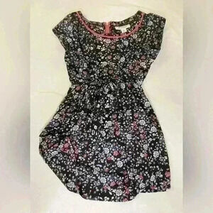 Motherhood Maternity Floral tie-up  Boho Cottagecore shortsleeved top size small